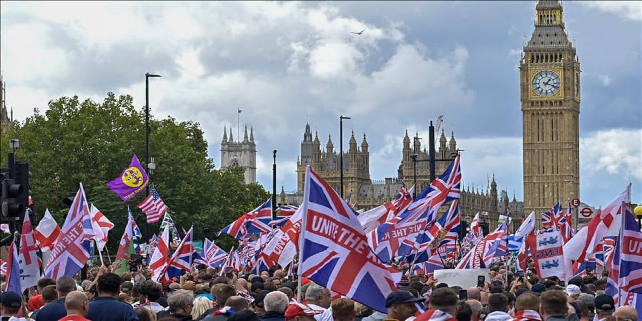 asiri sag protestolar londrayi karistirdi 26 polis yaralandi PU2FFzsD