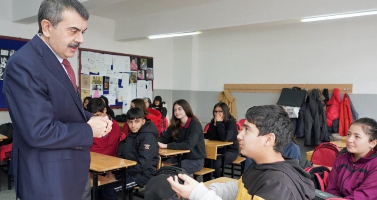 bakanin cocugu ozel okulda elazigdaki ogrenciler kitapsiz BOYmk8Tv