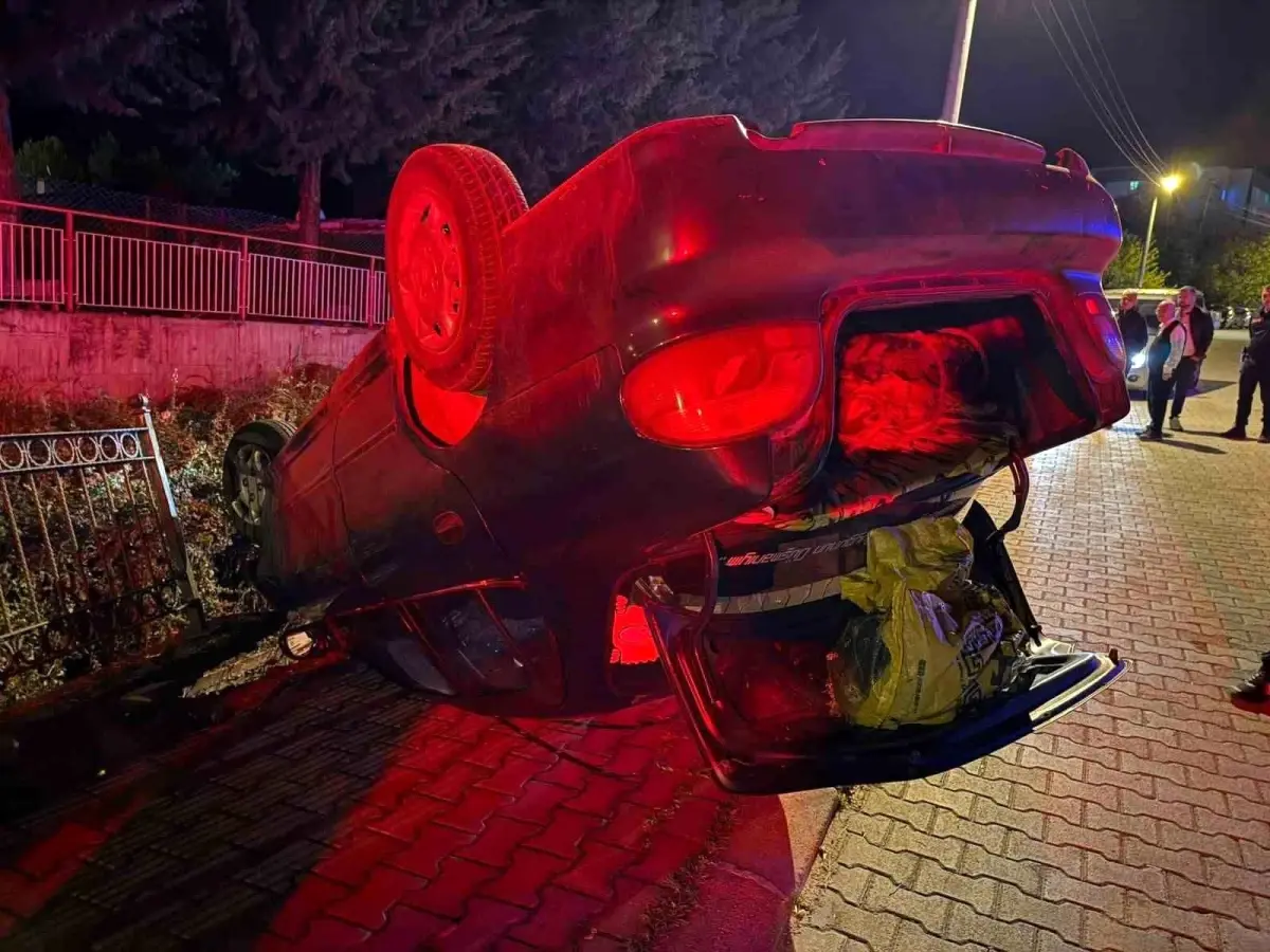 bucakta takla atan arac dereye dusmekten kurtuldu dberK5B3.jpg