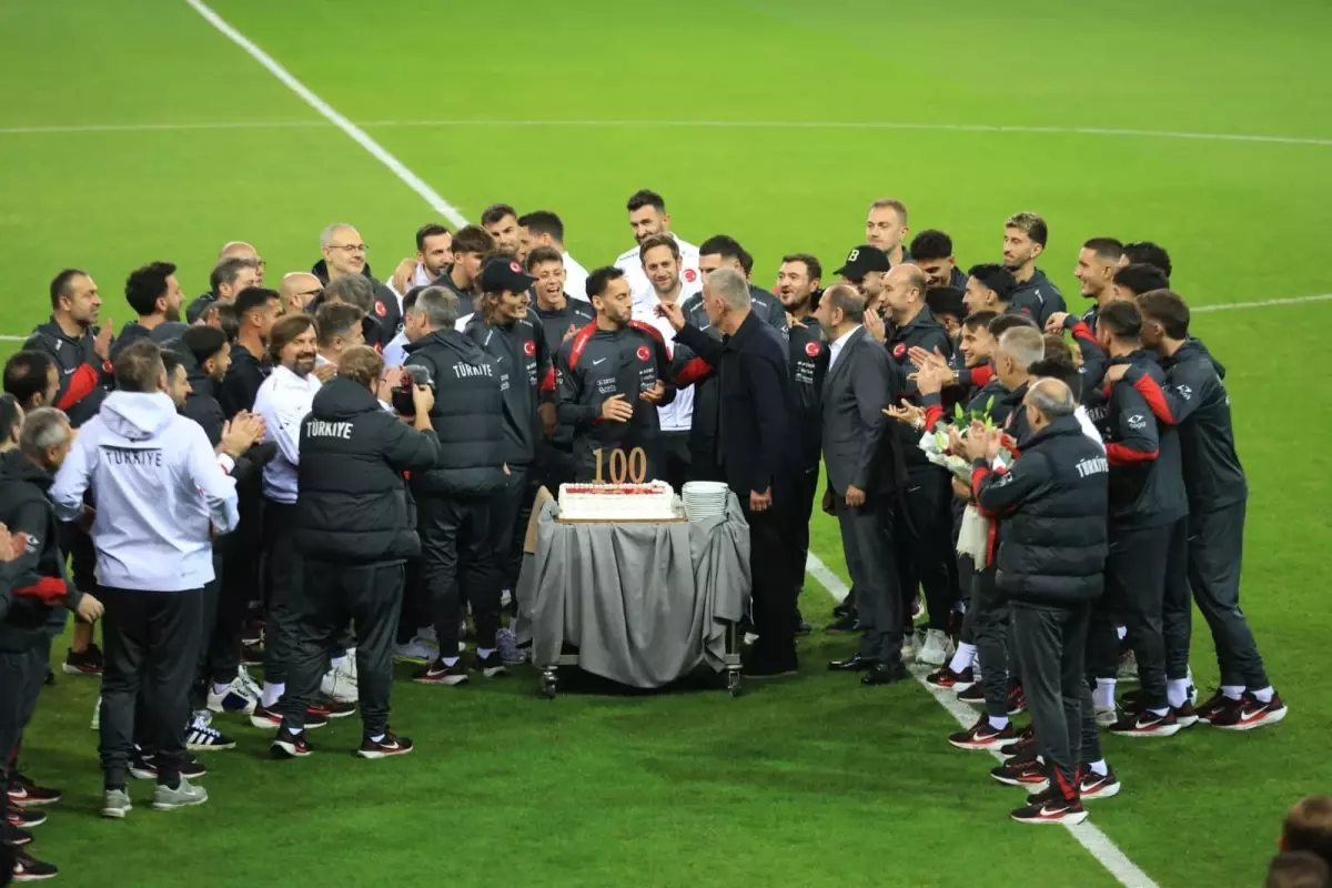 hakan calhanoglu 100 macinda kutlandi yGZZfYqc.jpg