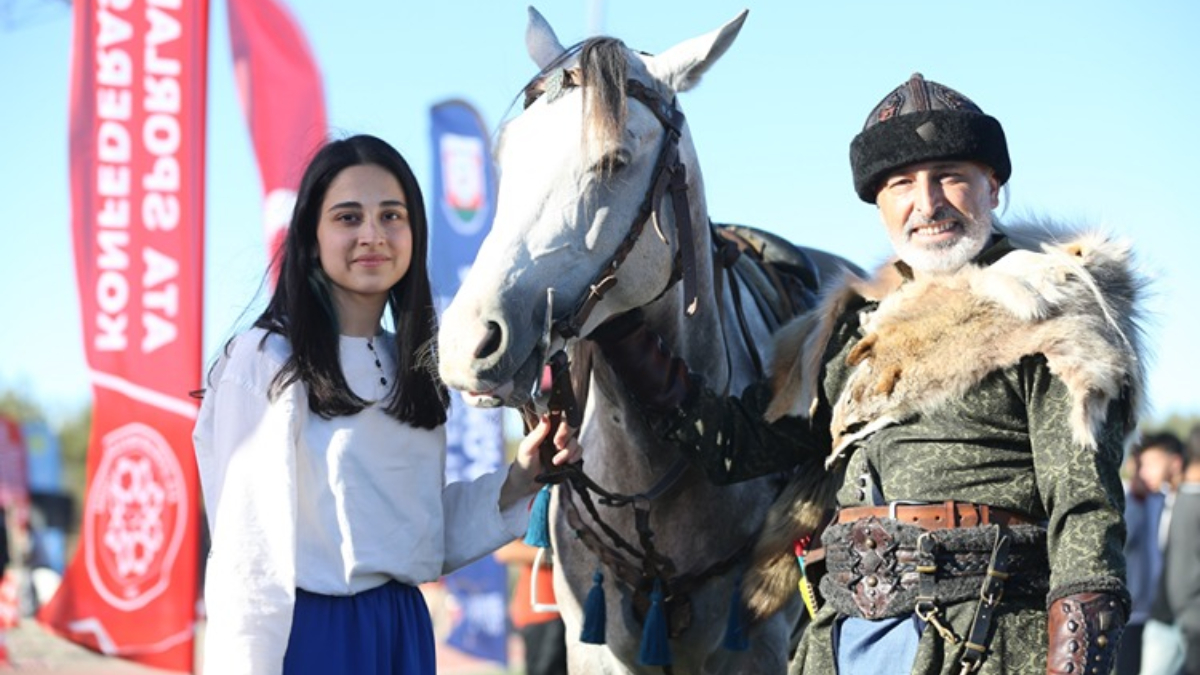 baba kizin nefes kesen atli gosterisi boynuz kulagi gecti 9W2PbZfQ.jpg