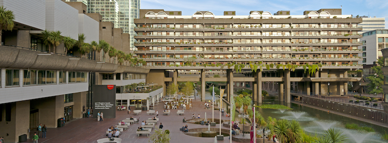 Barbican’da Yönetim Değişimi: Devyani Saltzman, 18 Ay Sonra Görevden Ayrılıyor