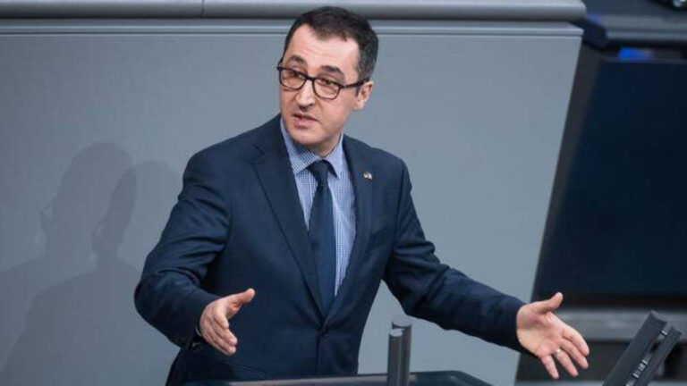 almanyada-bir-ilk-turk-kokenli-cem-ozdemir-eyalet-basbakani-oldu-I11cZtTe