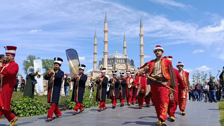 konstantiniyyeyi-yikan-deha-tarihe-yon-veren-sehir-LSmjwrl1