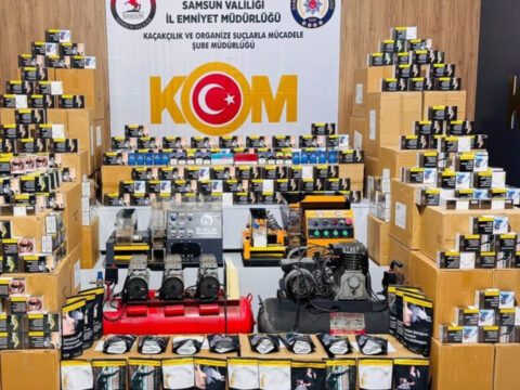 Samsunda durdurulan kamyonetten cikanlar sasirtti tam 1 milyon 350 bin adet 8AJQSBR6
