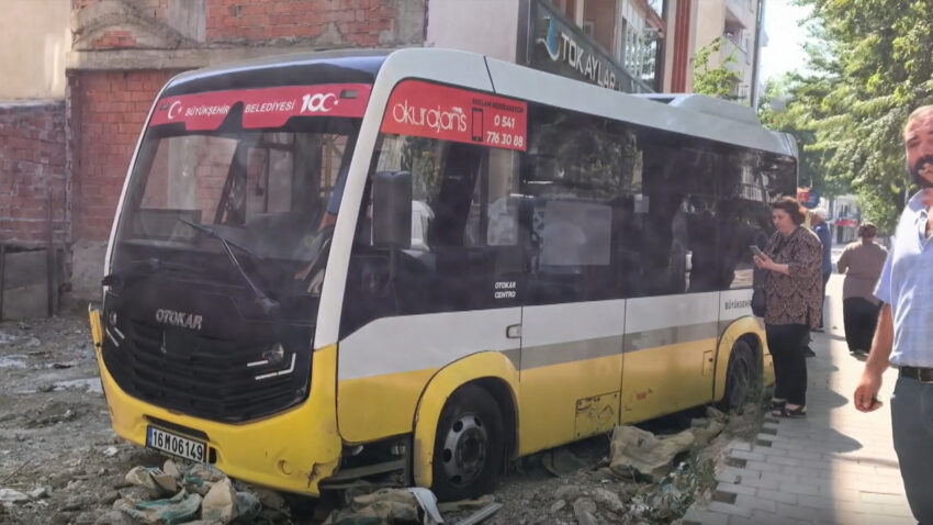 Tansiyon direksiyonda yakaladi kaldirima cikip bayiye carpti cdDQj8XP